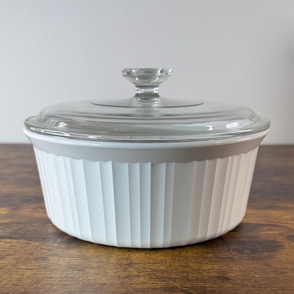 White Pyrex  Corning Ware Ribbed Glass Casserole Dish with Lid - Picture 1 of 8